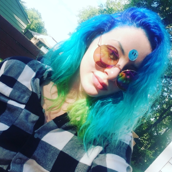 Meet your Posher, Sierra - Picture 2 of 2